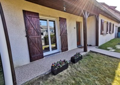 modernisez votre extérieur avec la moquette de pierre adaptée pour les allées et entrées de maison