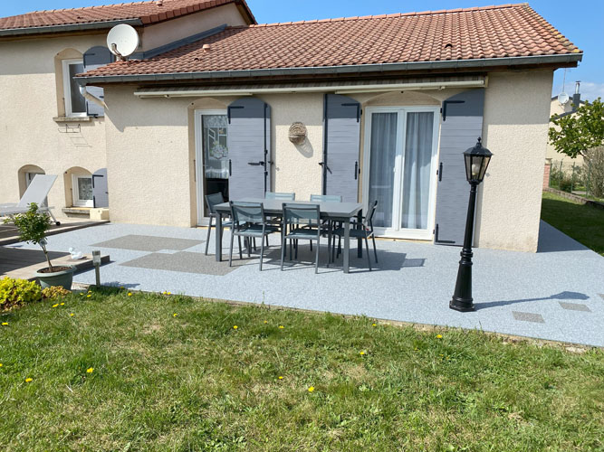 terrasse en résine et grains de marbre 100% naturel