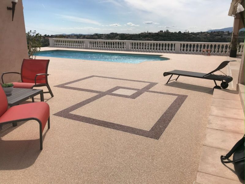 aménagement piscine en moquette de marbre