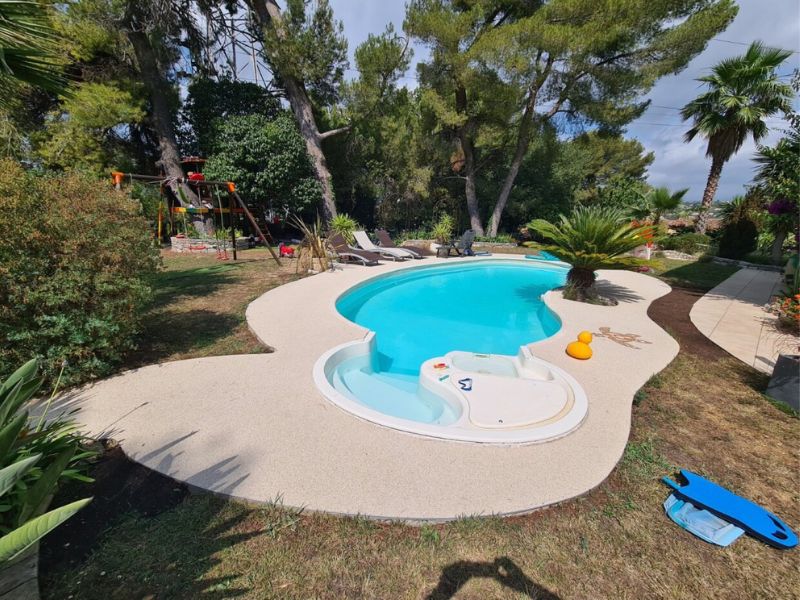 Entretien piscine en moquette de marbre